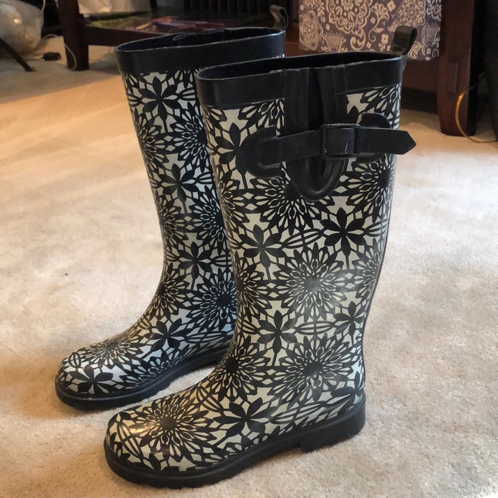 Women’s rain boots